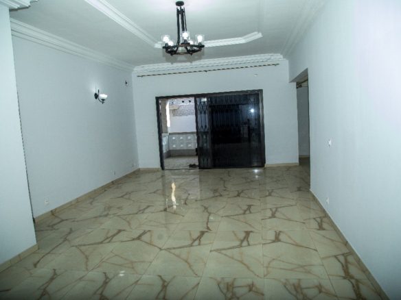 Une belle villa basse de 7 pièces prête à habiter en location. Située à Cocody