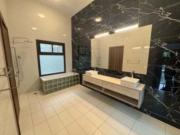 VILLA MEUBLEE, Riviera Golf 04 – Beverlly Hills, Une belle villa duplex lumineuse entière