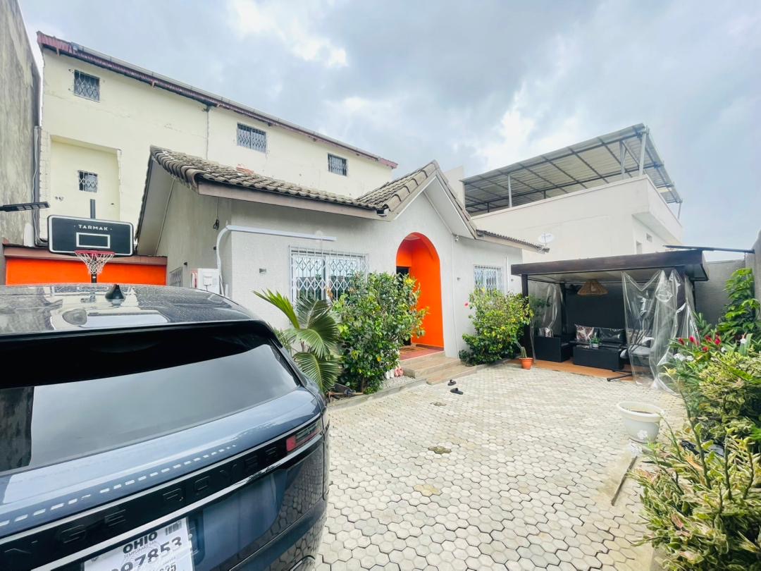 Villa basse haut standing de 3 pièces à louer dans l’immédiat avec les meubles à Cocody