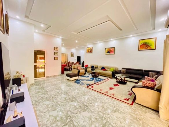 À VENDRE UNE SUBLIME VILLA DE 05 PIÈCES + UNE INDÉPEND