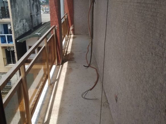 Appartement de 4 pièces à Cocody Vallon : – 3 chambres spacieuses – 1 grand salon