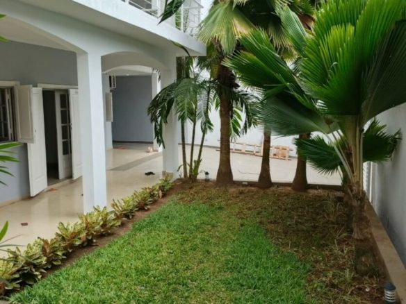 LOCATION Cocody Riviera4 Mbadon Composition : 03 salons 02 cuisines 04 chambres