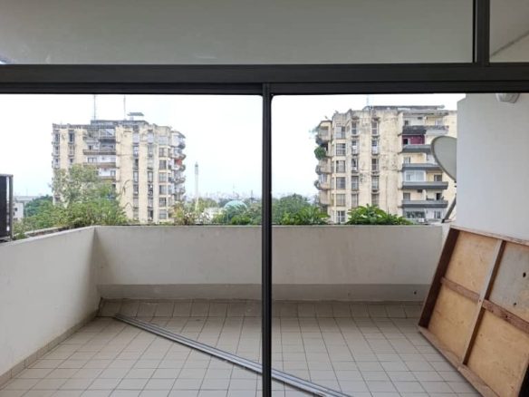 En vente à la riviera golf dans les caddys, un grand appartement de 5 pièces au 5e étage