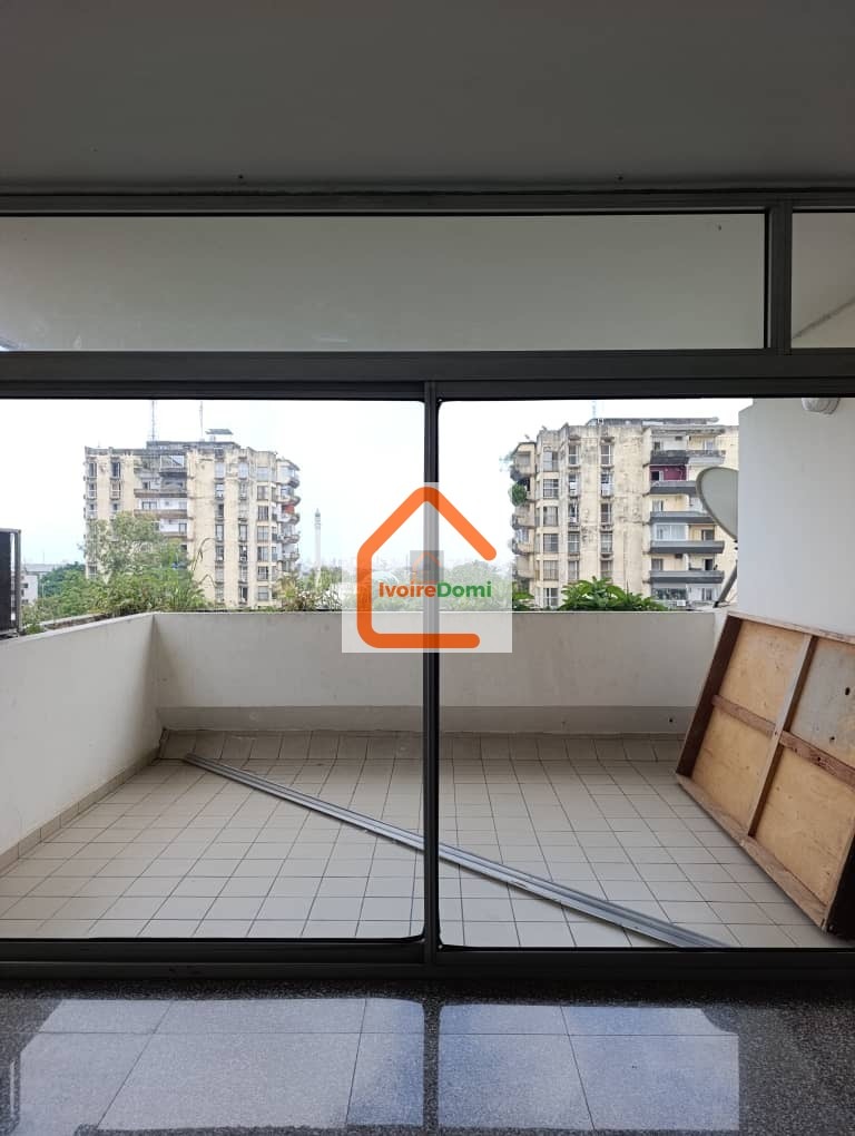 À la riviera golf dans les caddys, un grand appartement de 5 pièces au 5e étage