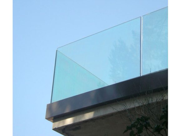 GARDE_CORPS EN VERRE