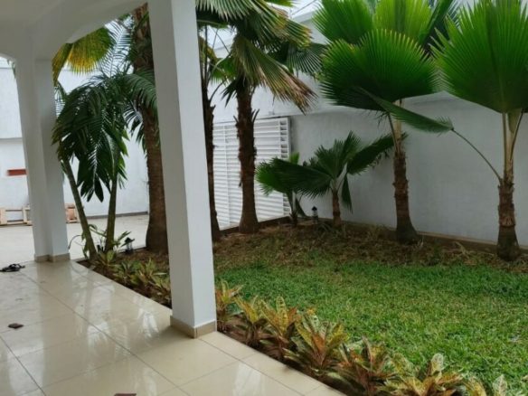 LOCATION Cocody Riviera4 Mbadon Composition : 03 salons 02 cuisines 04 chambres