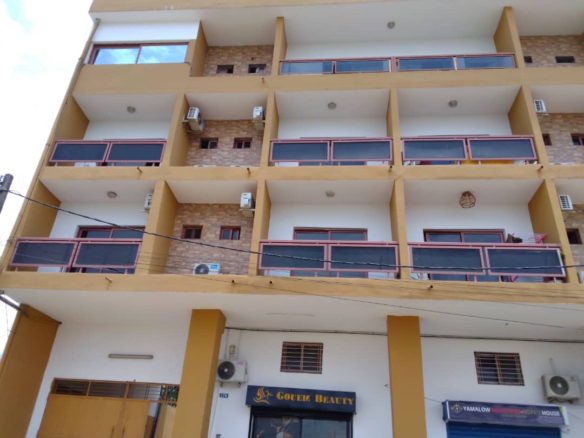 VENTE 📍ROUTE BINGERVILLE CARREFOUR ADAMA FACE À LA CITÉ BELLE VUE A