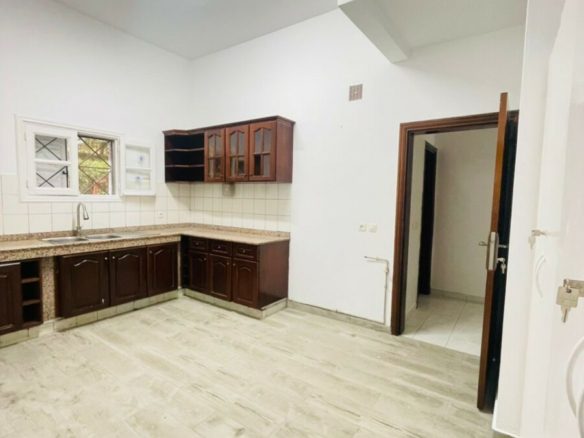 Cocody Riviera 3, Cité country club À louer Villa duplex 9 pièces composée: 5 chambres