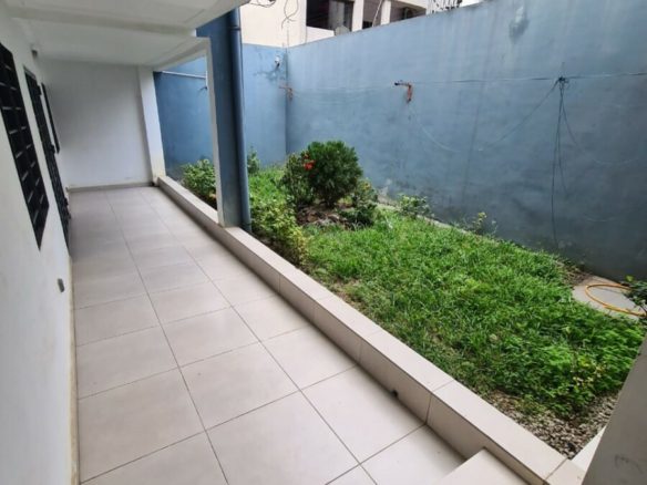 Disponible a angré nouveau chu cité harmonie une duplex composé de Deux grand salon