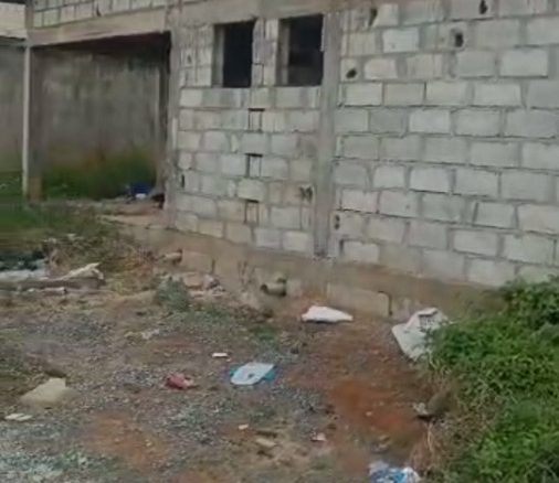 VENTE A ANGRE DJOROBITE 1 CITÉ PIVOINE UNE VILLA BASSE DE 4-PIECES AU GROS ŒUVRE