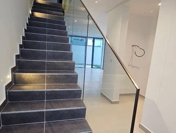 À VENDRE ABATA DANS UNE CHIC PETITE CITE UN APPARTEMENT DUPLEX HAUT STANDING