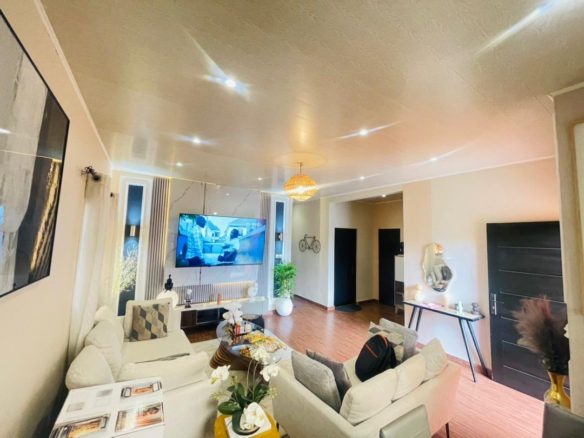 Villa basse haut standing de 3 pièces à louer dans l’immédiat avec les meubles à Cocody