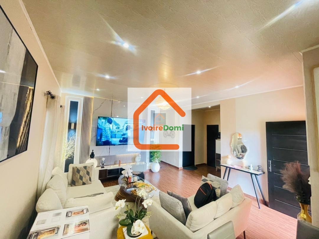 Villa basse haut standing de 3 pièces à louer dans l’immédiat avec les meubles à Cocody