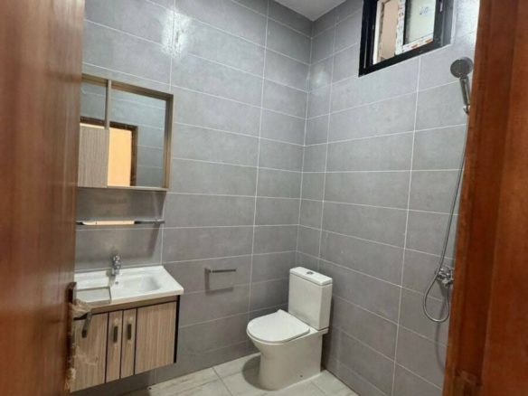 📍BASSAM🏡 À LOUER ✨Villa 5 pièces + Piscine ✅Loyer 800000 FCFA 📍 Grand-Bassam, Modeste