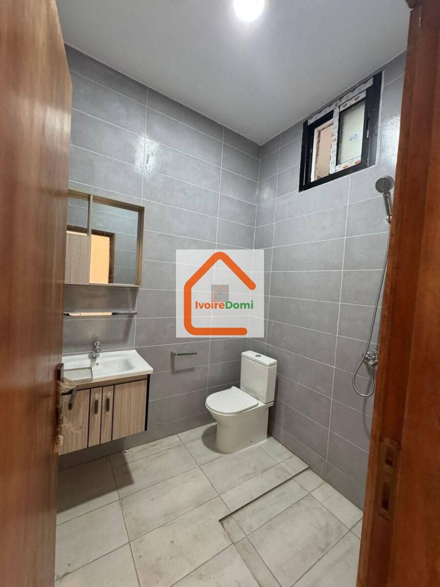 📍BASSAM🏡 À LOUER ✨Villa 5 pièces + Piscine ✅Loyer 800000 FCFA 📍 Grand-Bassam, Modeste