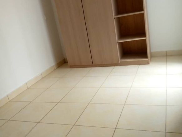 Location à Bingerville d’une 4 pièces dans la cité Addoha ( en allant dans le village