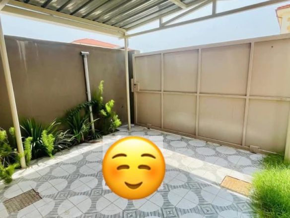 📍BASSAM CITÉ ITALIA MODESTE À louer villa 5 pièces + Piscine ✅Loyer 1300000 fcfa.