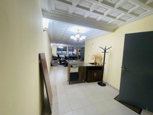 En location Villa Basse 4 pièces avec 2 indépendance cour avant et arrière a ANGRÉ Sicogi