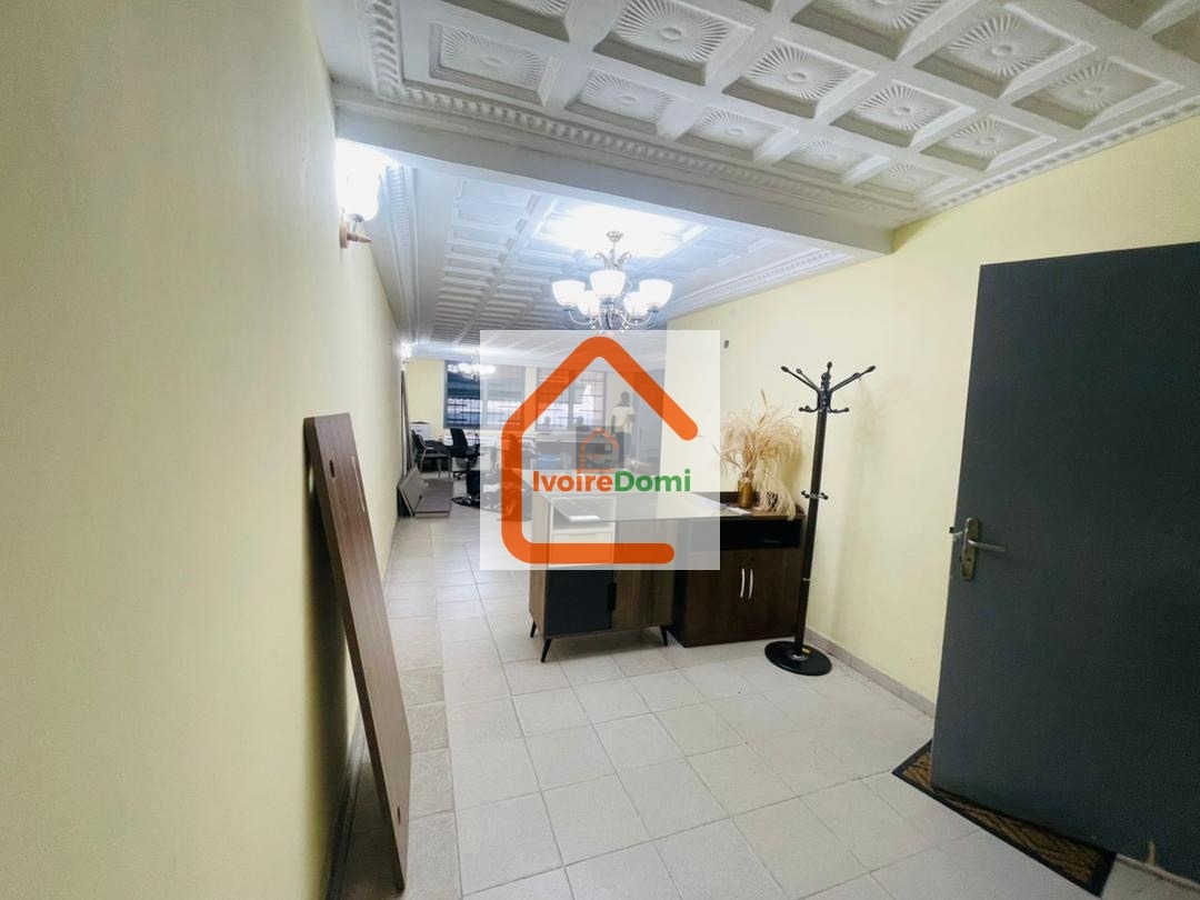 En location Villa Basse 4 pièces avec 2 indépendance cour avant et arrière a ANGRÉ Sicogi