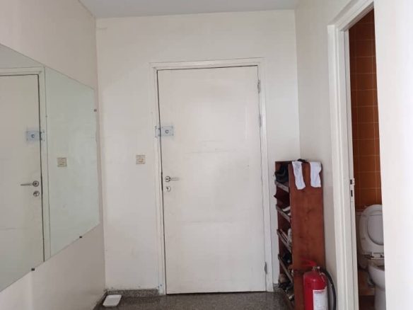 En vente à la riviera golf dans les caddys, un grand appartement de 5 pièces au 5e étage