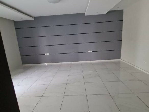 Disponible a angré nouveau chu cité harmonie une duplex composé de Deux grand salon