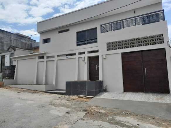 Location: Cocody Riviera 3 synacassi Villa duplex de 11 pièces : 5 chambres autonomes