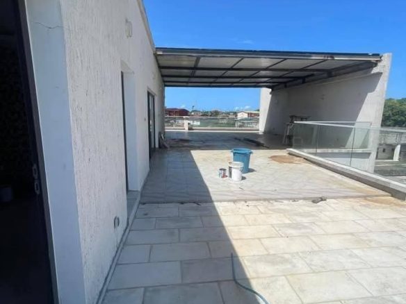 À louer📍BASSAM🏡 TRIPLEX 8 PIÈCES + PISCINE Vivez dans un confort exceptionnel.