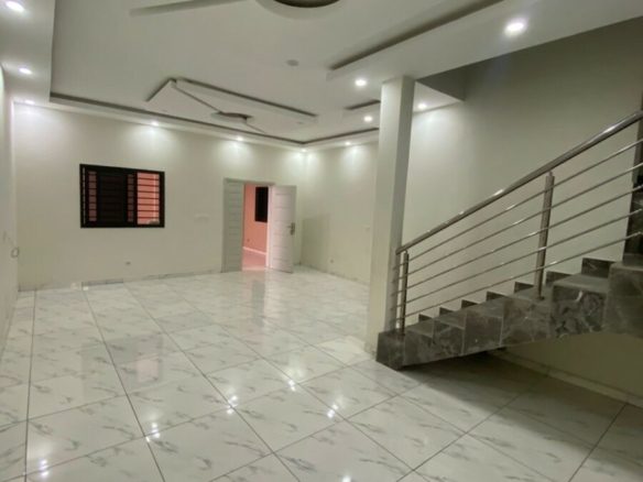 Duplex 5 pièces autonomes avec un garage de 3 voitures 🚗🚗🚗 balcon dans la chambre