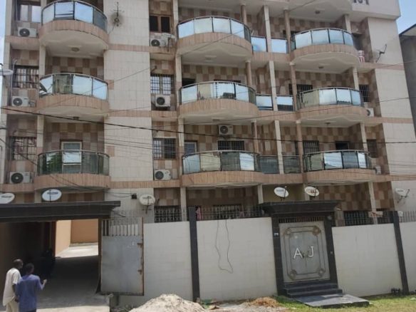 VENTE A LA RIVIERA PALMERAIE VERS LE NOUVEAU CAMP UN IMMEUBLE DE R,+4