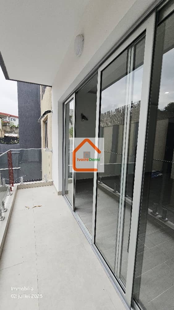 Belle villa duplex de 4 pièces située dans une cité résidentielle et calme, la cité Rosier