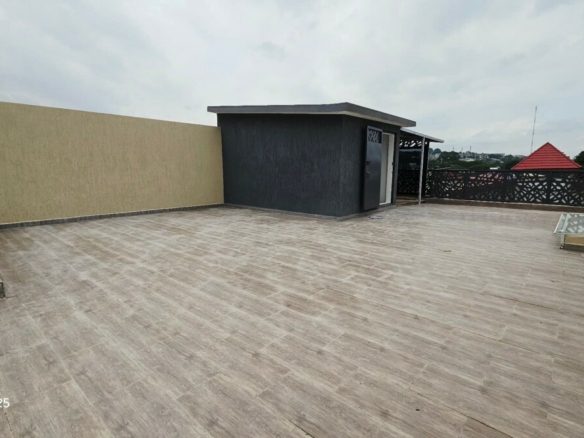 Belle villa duplex de 4 pièces située dans une cité résidentielle et calme, la cité Rosier