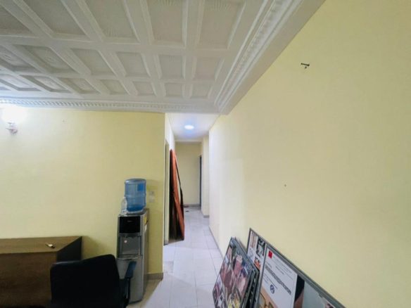 En location Villa Basse 4 pièces avec 2 indépendance cour avant et arrière a ANGRÉ Sicogi