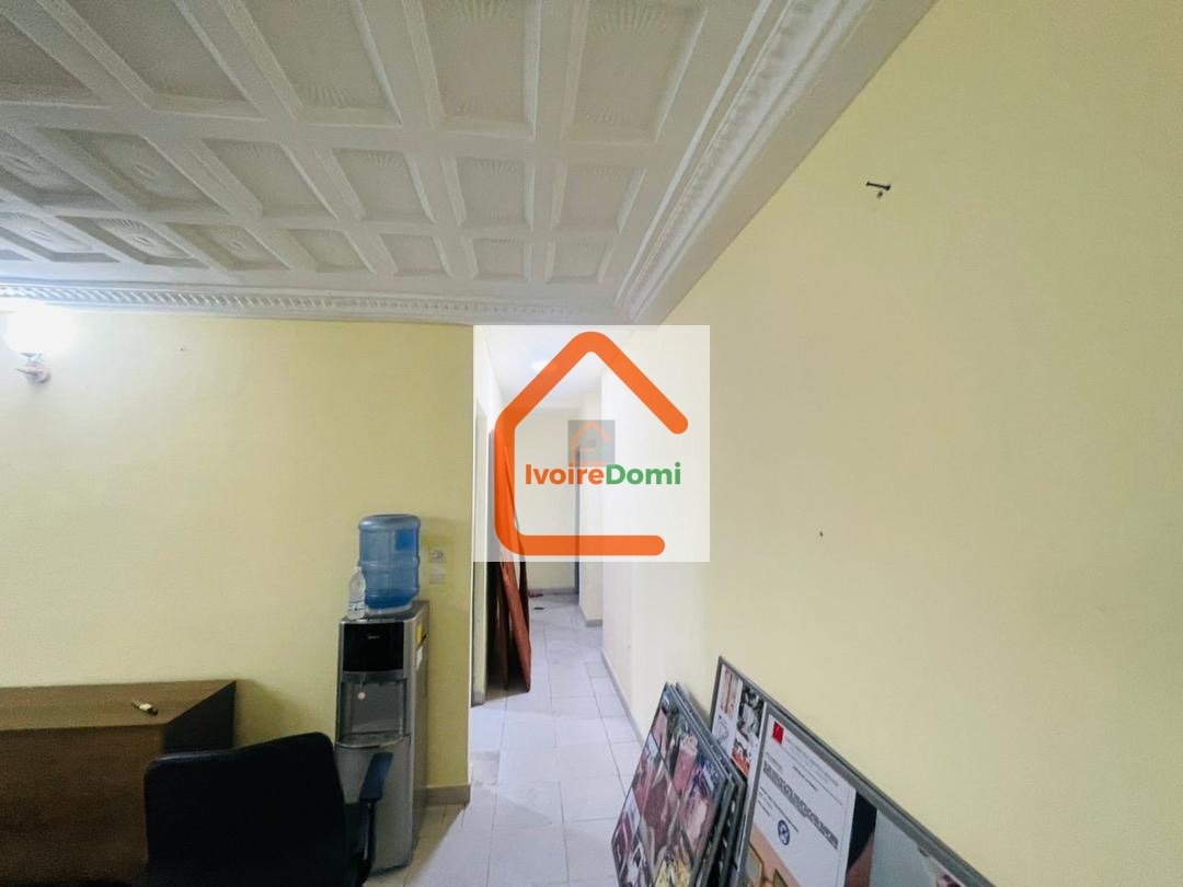 En location Villa Basse 4 pièces avec 2 indépendance cour avant et arrière a ANGRÉ Sicogi
