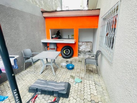 Villa basse haut standing de 3 pièces à louer dans l’immédiat avec les meubles à Cocody