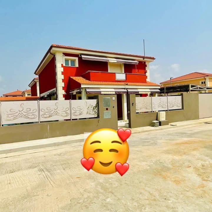 📍BASSAM CITÉ ITALIA MODESTE À louer villa 5 pièces + Piscine ✅Loyer 1300000 fcfa.