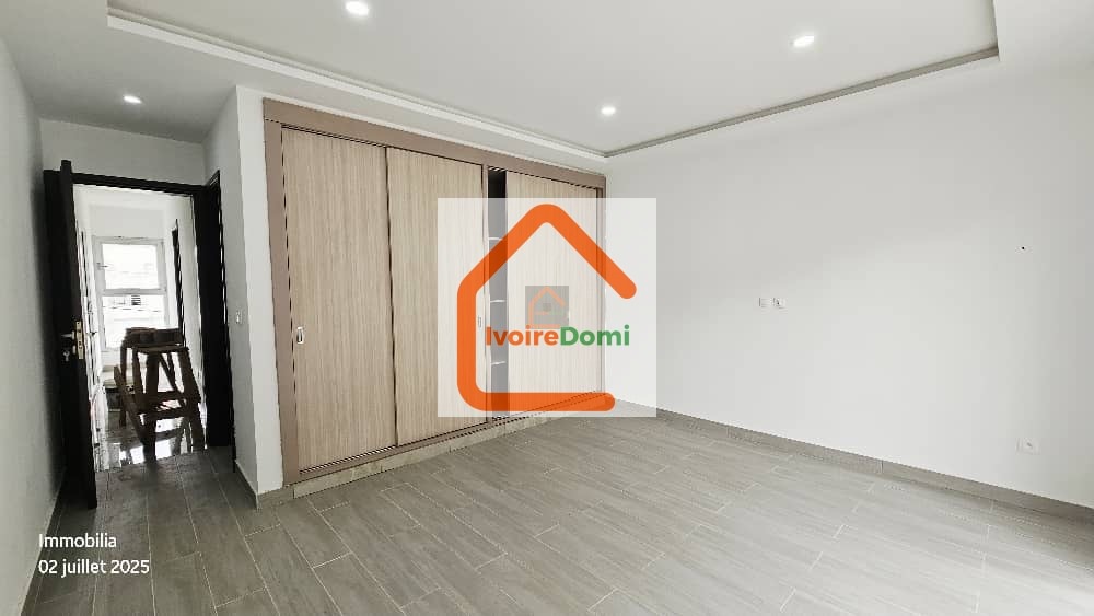 Belle villa duplex de 4 pièces située dans une cité résidentielle et calme, la cité Rosier