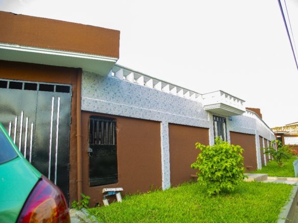 Une belle villa basse de 7 pièces prête à habiter en location. Située à Cocody