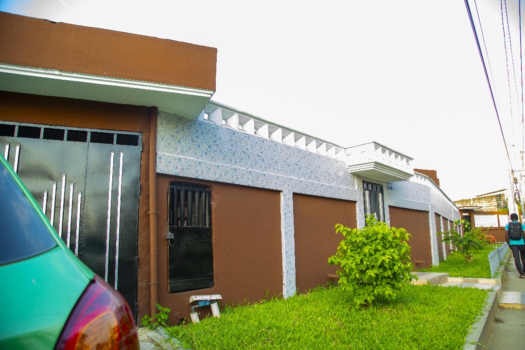 Une belle villa basse de 7 pièces prête à habiter en location. Située à Cocody