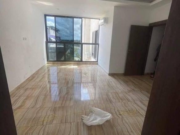 À louer📍BASSAM🏡 TRIPLEX 8 PIÈCES + PISCINE Vivez dans un confort exceptionnel.