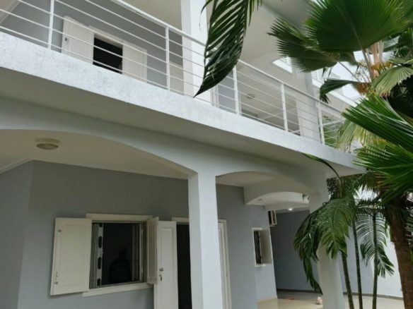 LOCATION Cocody Riviera4 Mbadon Composition : 03 salons 02 cuisines 04 chambres