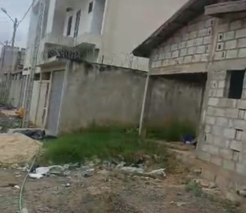 VENTE A ANGRE DJOROBITE 1 CITÉ PIVOINE UNE VILLA BASSE DE 4-PIECES AU GROS ŒUVRE