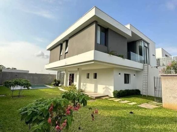 LOCATION, Riviera Golf 04 – Beverlly Hills Très belle villa duplex de 06 pièces.