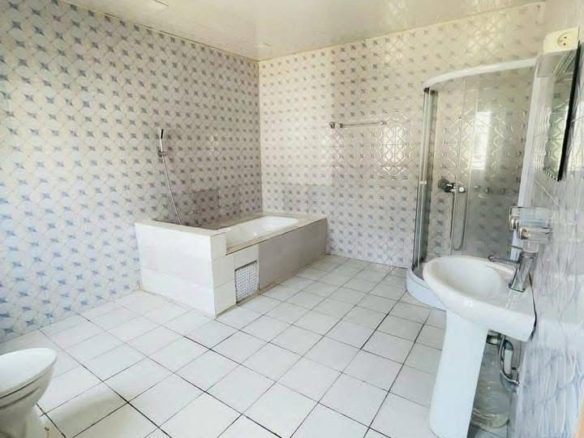 *Villa Duplex de Luxe à Louer sur la Route de Bassam* Nous vous proposons