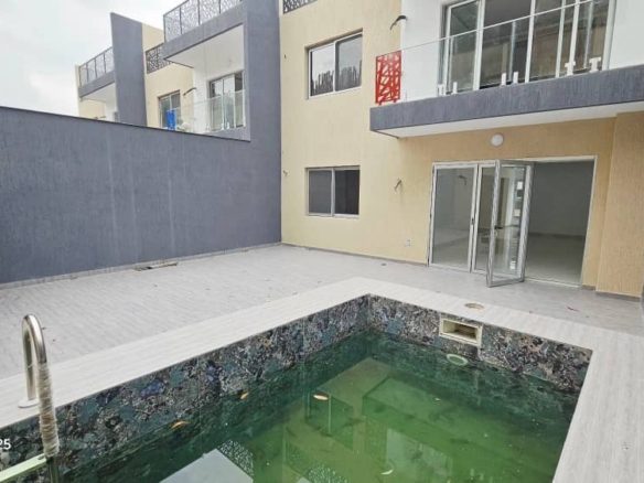 Belle villa duplex de 4 pièces située dans une cité résidentielle et calme, la cité Rosier