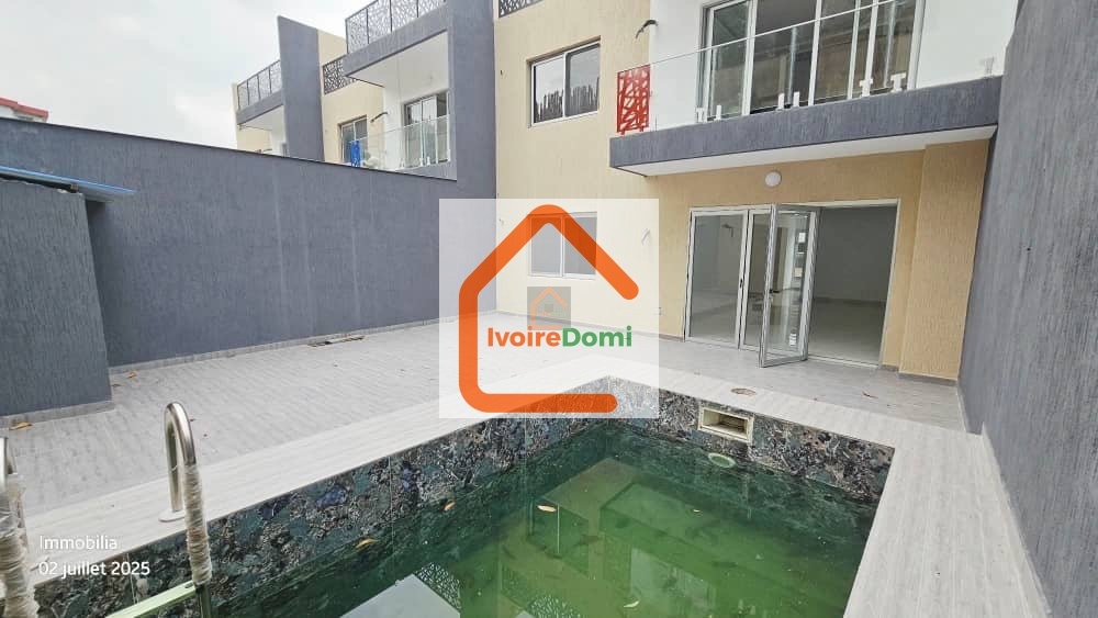 Belle villa duplex de 4 pièces située dans une cité résidentielle et calme, la cité Rosier