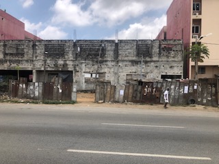 3 immeubles inachevés sur un emplacement très très strategique