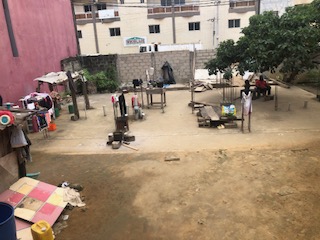 3 immeubles inachevés sur un emplacement très très strategique