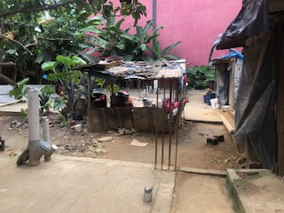 3 immeubles inachevés sur un emplacement très très strategique