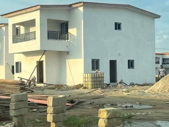 EN VENTE : Villa duplex moderne à vendre à Cocody Angré Nouveau CHU