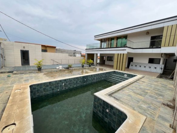 COCODY ANGRE CITÉ DIASPORA . -VILLA DUPLEX DE 8 PIÈCES AVEC UN SOUS- SOL